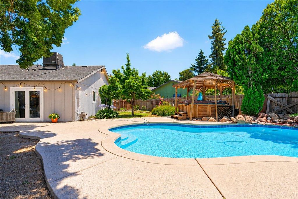 10 Tananger Ct, Sacramento, CA 95833