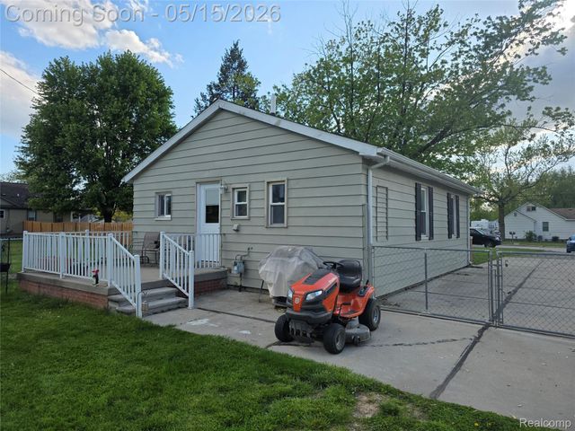 16697 Helen Street, Southgate, MI 48195