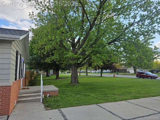 16697 Helen Street, Southgate, MI 48195