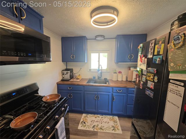 16697 Helen Street, Southgate, MI 48195
