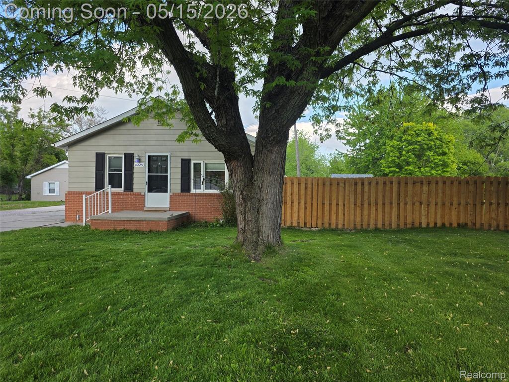 16697 Helen Street, Southgate, MI 48195