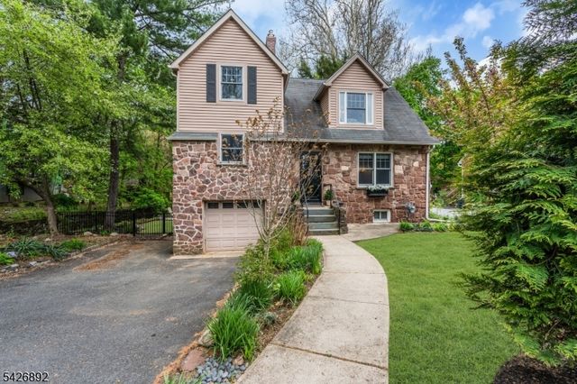 10 Passaic Ave, Roseland Boro, NJ 07068