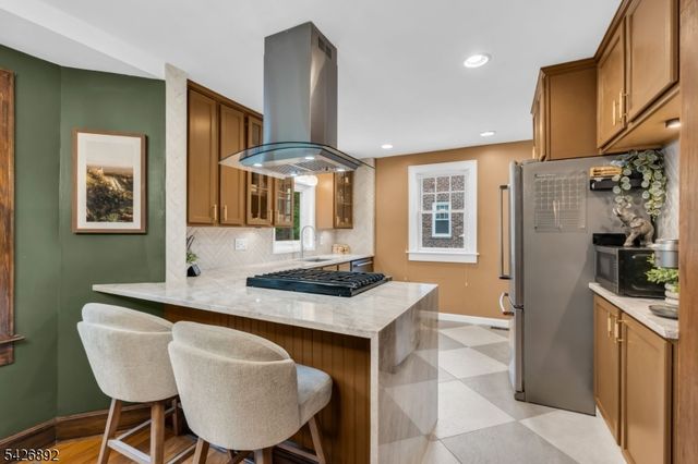 10 Passaic Ave, Roseland Boro, NJ 07068