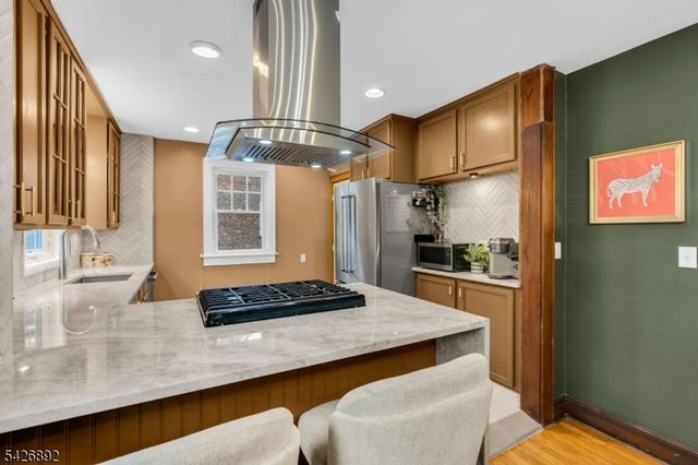 10 Passaic Ave, Roseland Boro, NJ 07068