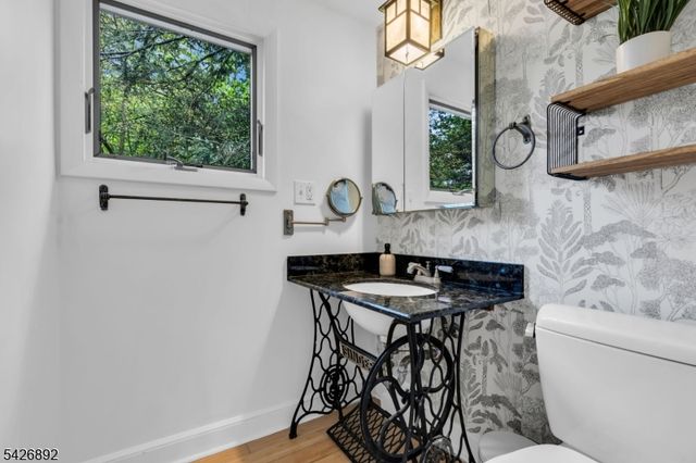 10 Passaic Ave, Roseland Boro, NJ 07068