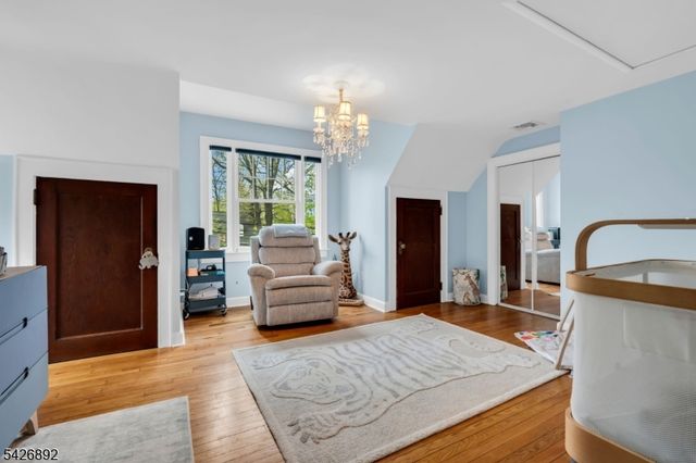 10 Passaic Ave, Roseland Boro, NJ 07068