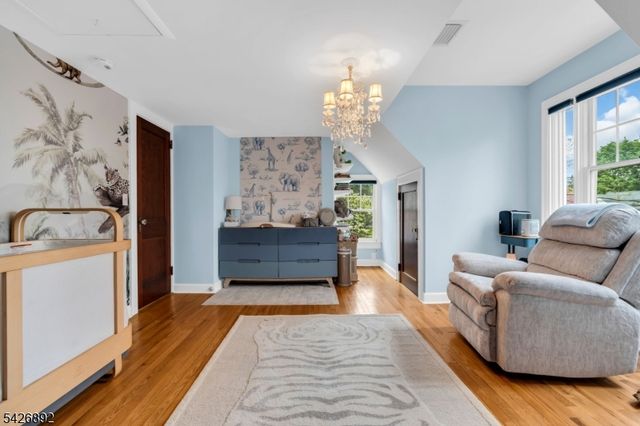 10 Passaic Ave, Roseland Boro, NJ 07068