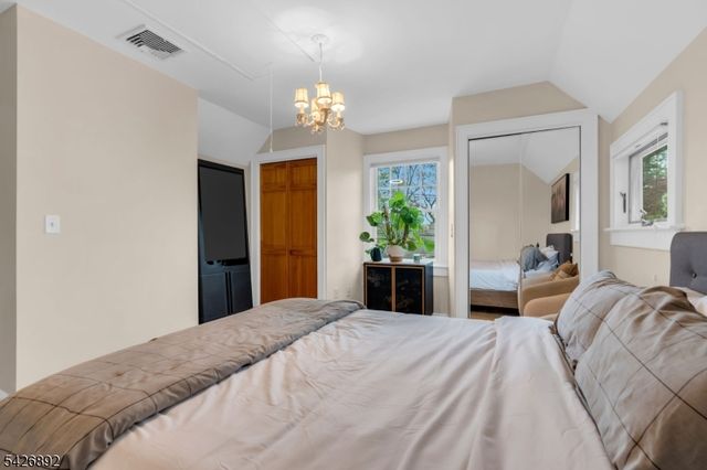 10 Passaic Ave, Roseland Boro, NJ 07068