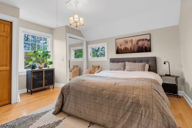 10 Passaic Ave, Roseland Boro, NJ 07068