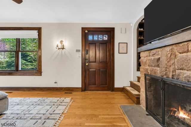 10 Passaic Ave, Roseland Boro, NJ 07068