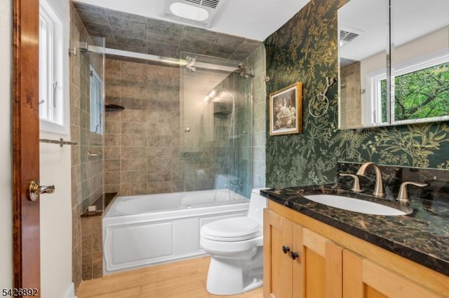 10 Passaic Ave, Roseland Boro, NJ 07068