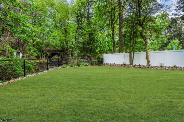 10 Passaic Ave, Roseland Boro, NJ 07068