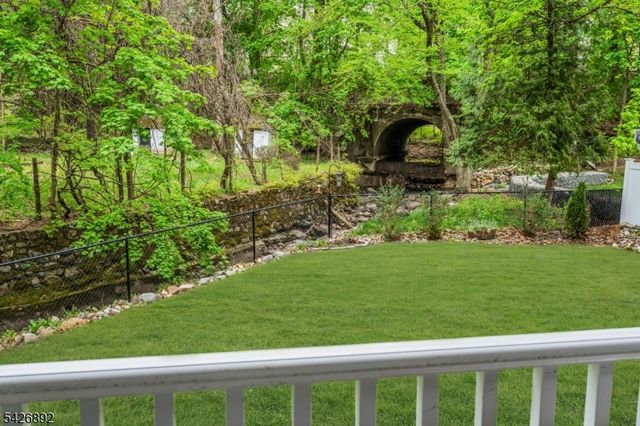 10 Passaic Ave, Roseland Boro, NJ 07068