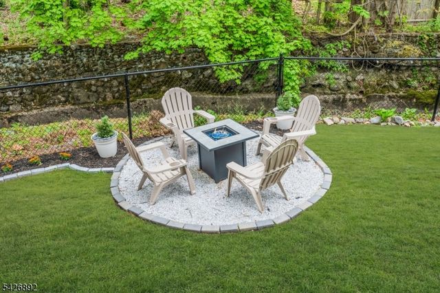 10 Passaic Ave, Roseland Boro, NJ 07068