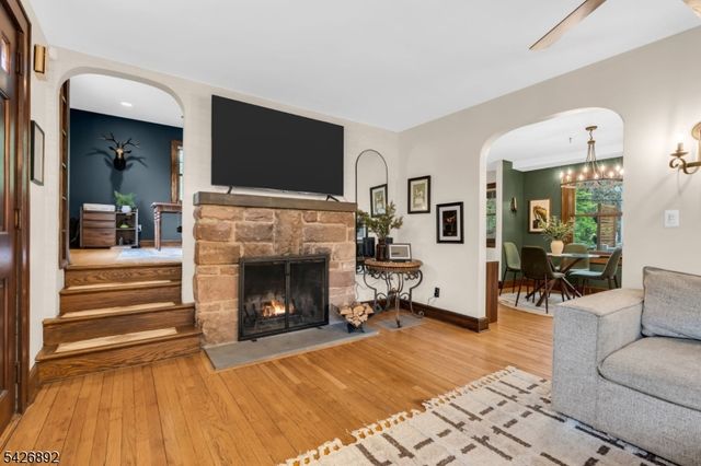 10 Passaic Ave, Roseland Boro, NJ 07068
