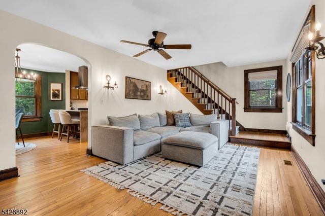 10 Passaic Ave, Roseland Boro, NJ 07068