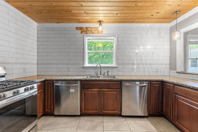 2906 Tanglewood Drive, Commerce, TX 75428