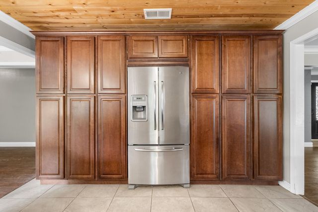 2906 Tanglewood Drive, Commerce, TX 75428