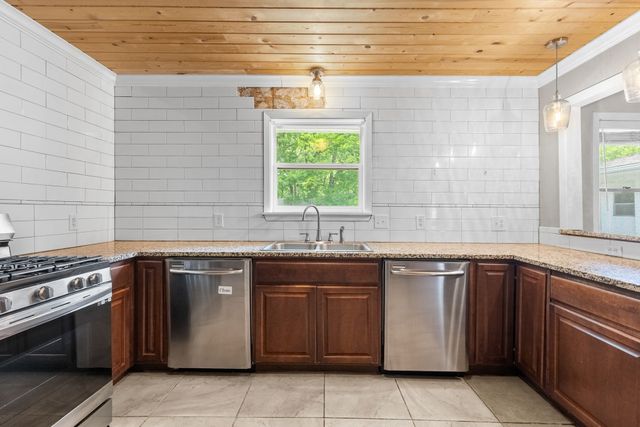 2906 Tanglewood Drive, Commerce, TX 75428