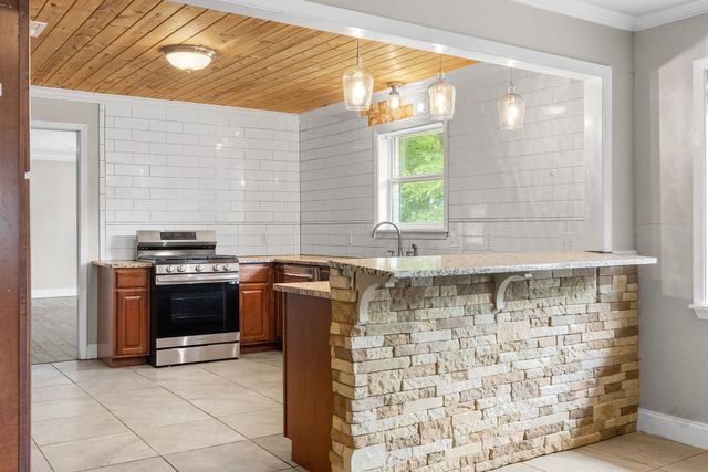 2906 Tanglewood Drive, Commerce, TX 75428