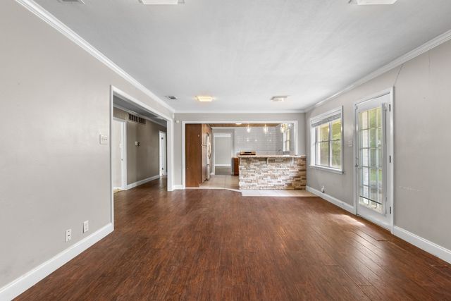 2906 Tanglewood Drive, Commerce, TX 75428
