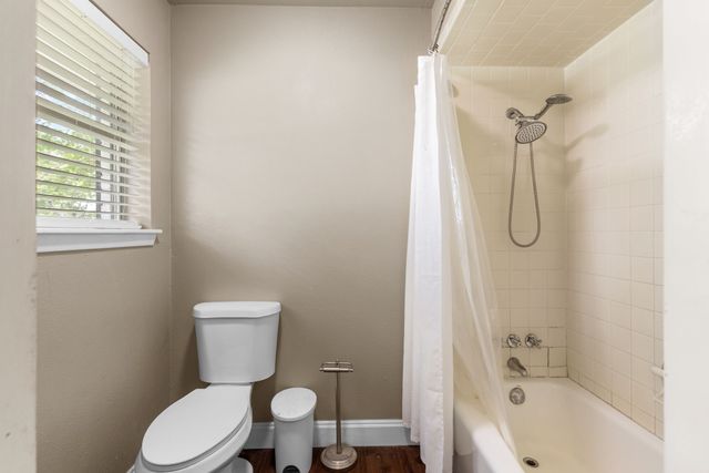 2906 Tanglewood Drive, Commerce, TX 75428