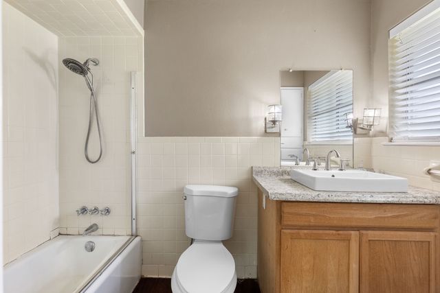 2906 Tanglewood Drive, Commerce, TX 75428