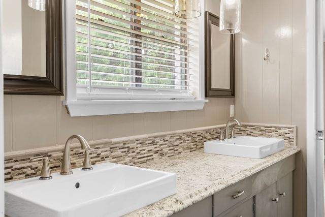 2906 Tanglewood Drive, Commerce, TX 75428