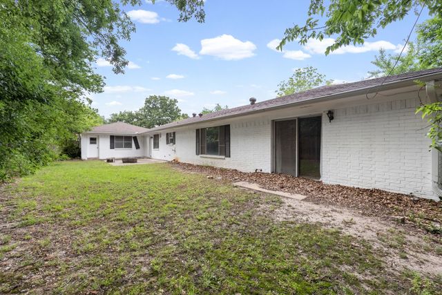 2906 Tanglewood Drive, Commerce, TX 75428