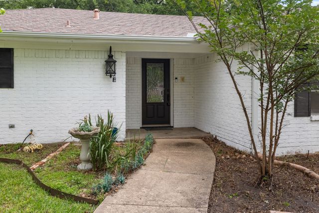 2906 Tanglewood Drive, Commerce, TX 75428