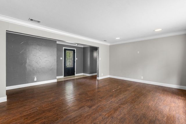 2906 Tanglewood Drive, Commerce, TX 75428
