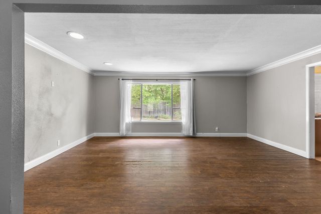 2906 Tanglewood Drive, Commerce, TX 75428