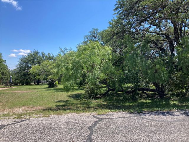 115 Keswick DR, Spicewood, TX 78669