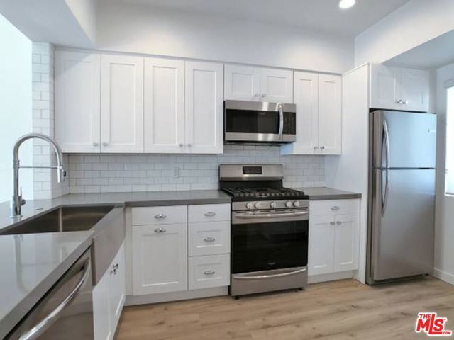 1900 SILVER 207, Los Angeles, CA 90039