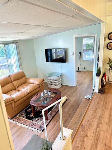 425 E Bougainvillea Drive, Deerfield Beach, FL 33442