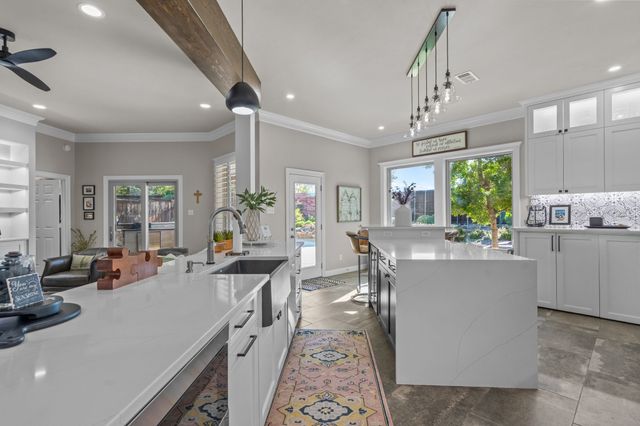 900 Ellison Park Circle, Denton, TX 76205