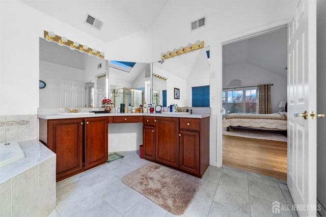 9 independence Place, South River, NJ 08882