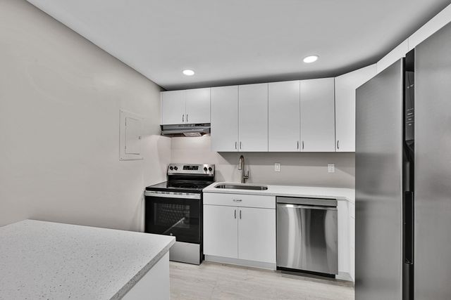 7000 NW 17th Street 420, Plantation, FL 33313