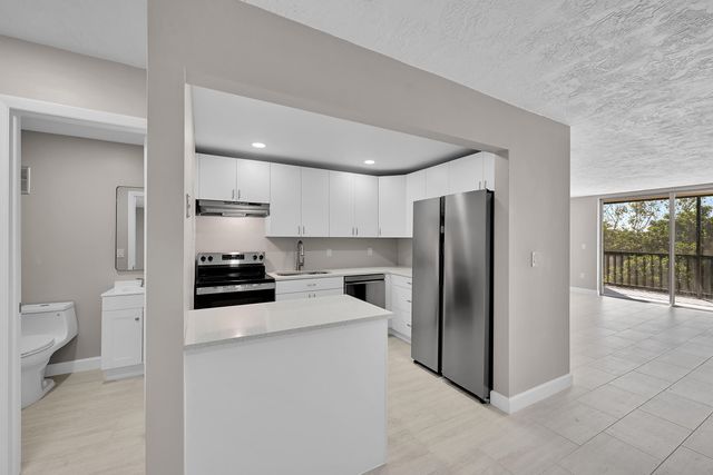 7000 NW 17th Street 420, Plantation, FL 33313