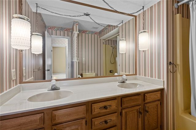 406 Oxford Street, Harrison, AR 72601