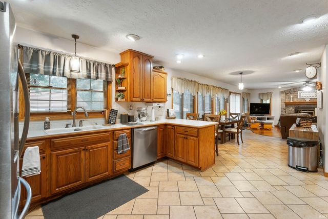 11817 E Edgewater Road, Albany, IN 47320