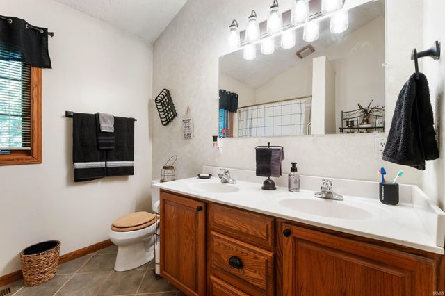 11817 E Edgewater Road, Albany, IN 47320