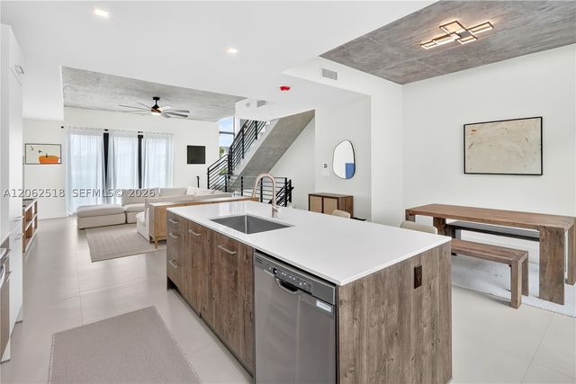 916 NE 4th St, Fort Lauderdale, FL 33301