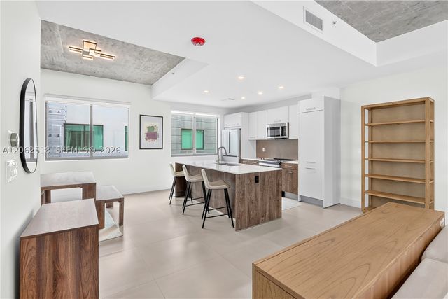 916 NE 4th St, Fort Lauderdale, FL 33301