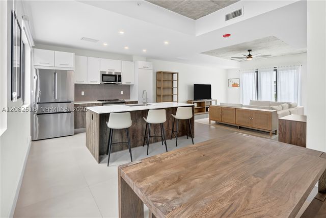 916 NE 4th St, Fort Lauderdale, FL 33301