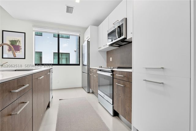 916 NE 4th St, Fort Lauderdale, FL 33301