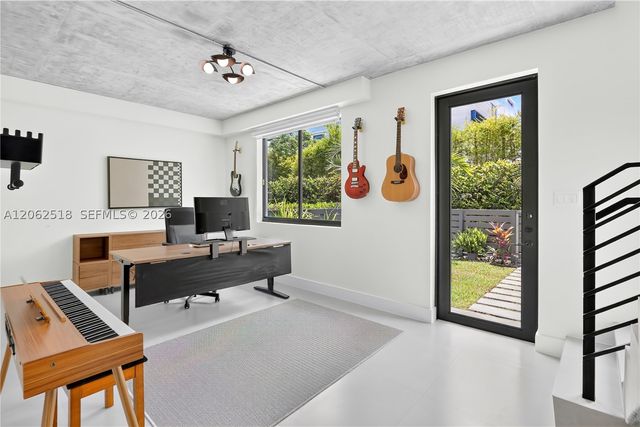 916 NE 4th St, Fort Lauderdale, FL 33301