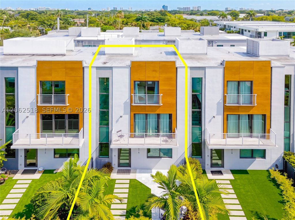 916 NE 4th St, Fort Lauderdale, FL 33301