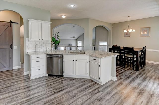 2221 SE 5th Terrace, Lee's Summit, MO 64063