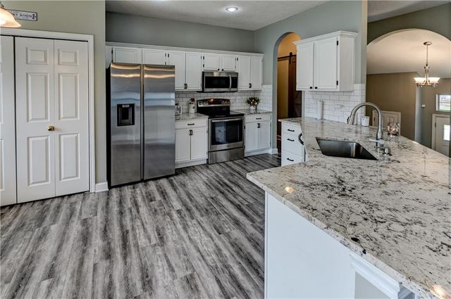 2221 SE 5th Terrace, Lee's Summit, MO 64063